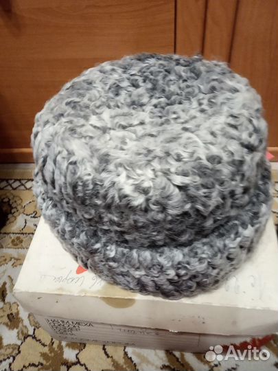 Каракулевая шапка