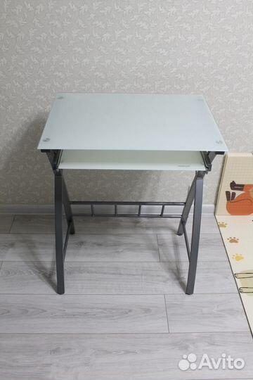 Компьютерный стол стеклянный