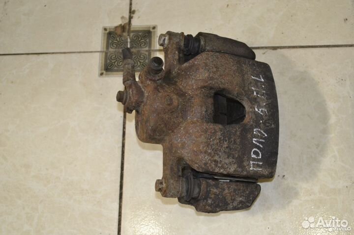 Тормозной суппорт передний правый Volkswagen Polo