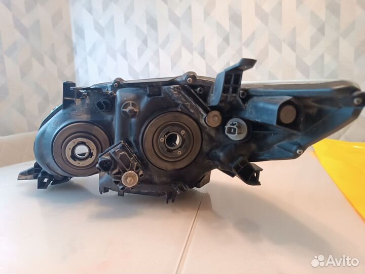 Фара передняя правая toyota corolla e150 рест