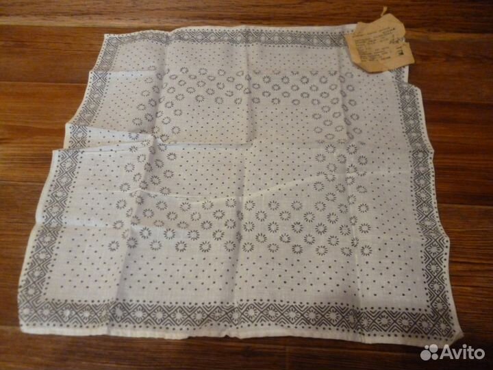 Мужской носовой платок,1982