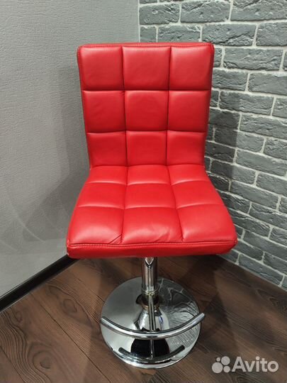 Барный стул кожаный красный