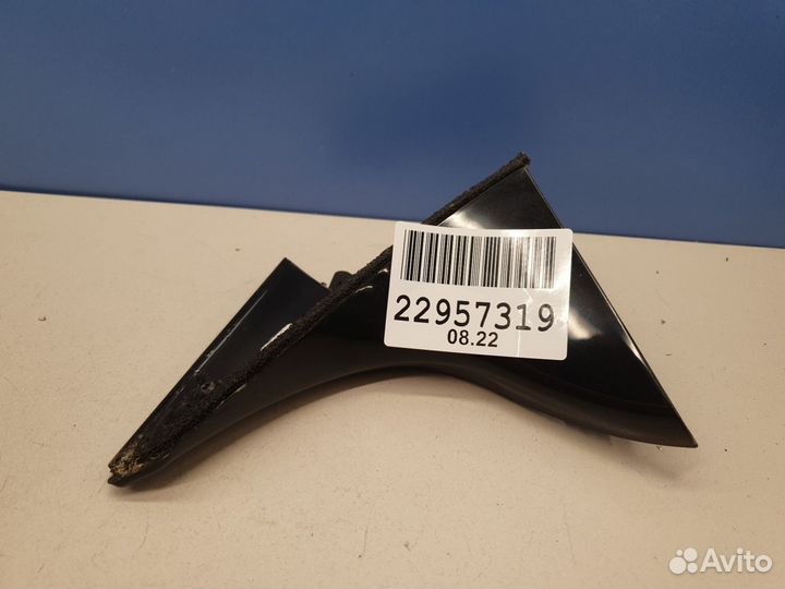 Спойлер двери багажника правый Nissan Qashqai J11E