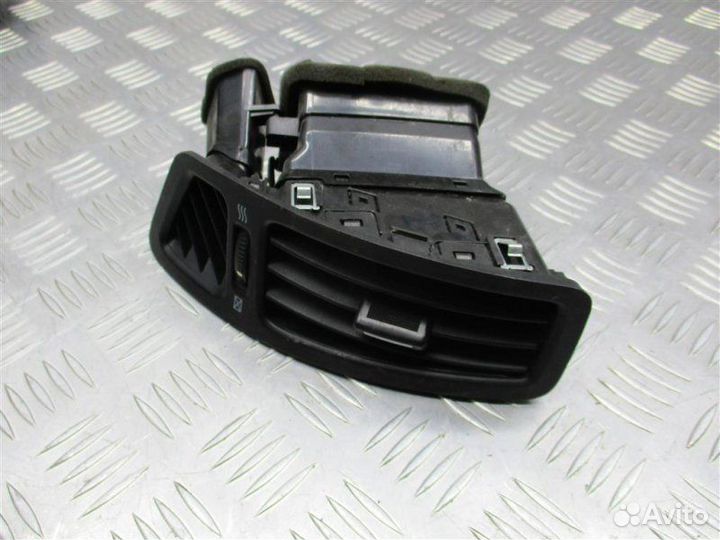 Дефлектор воздушный левый Kia Ceed 1 1.6 G4FC