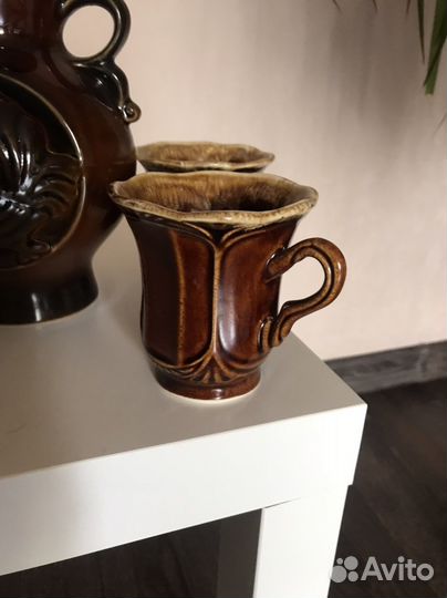 Кувшин с бокалами