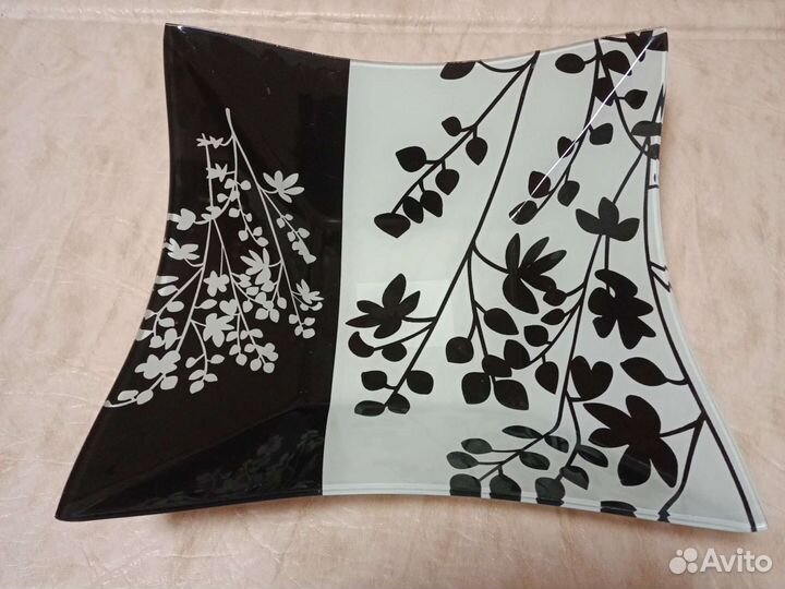 Блюдо декоративное черно- белое