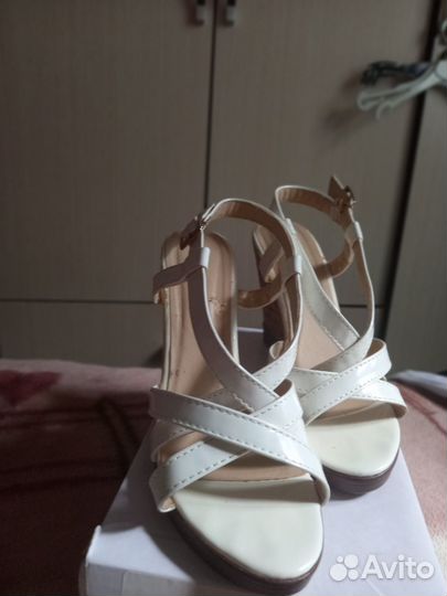 Ппрдаю босоножки