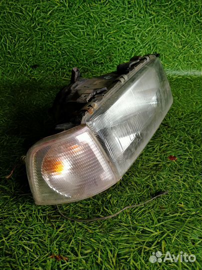 Фара передняя правая для Ауди 80 Б3 1.8л 1990г