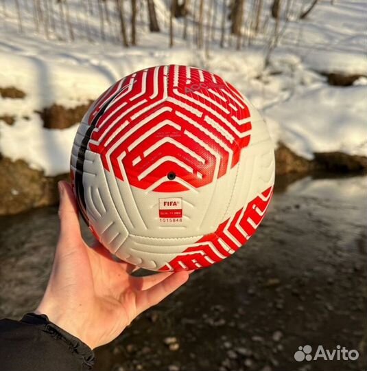 Профессиональный футбольный мяч Nike Flight 5