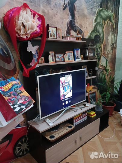 Стеллаж под телевизор