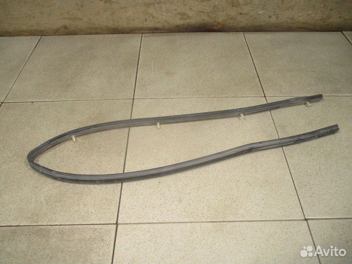 Уплотнитель капота Nissan Juke (F15) 2011-2019