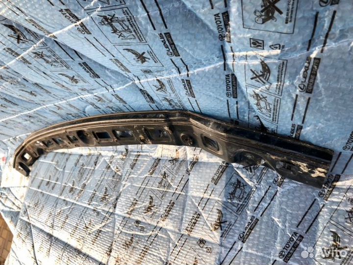 Кронштейн бампера передний Toyota Lc 200 2008-2012