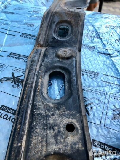 Кронштейн бампера передний Toyota Lc 200 2008-2011