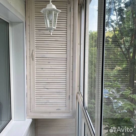 Остекление балконов в пятиэтажке. Окна пвх