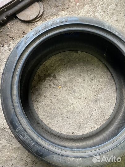 Pirelli P Zero 275/35 R21