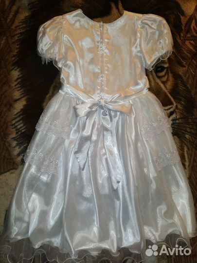 Платье очень красивое на 7-9лет