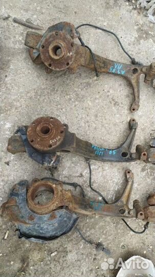 Кулак передний Volkswagen Passat B5 1996-2005