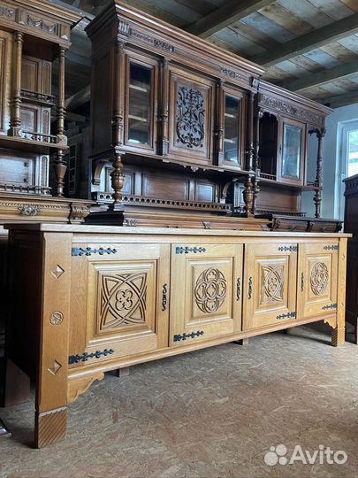 Старинный дубовый дрессуар (комод)