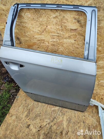 Задняя правая дверь Vw Passat b6 универсал