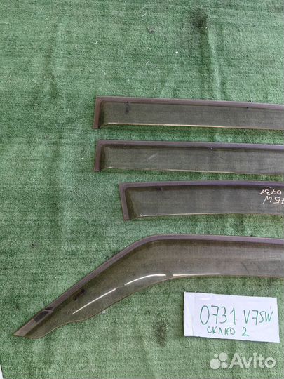 Ветровики Mitsubishi Pajero 3 2003 год