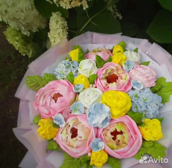 Букет из реалистичных зефирных цветов