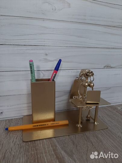 Продам сувенирную подставку для ручек и карандаш