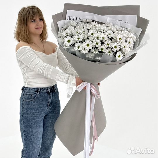 Большие букеты из белых ромашковых хризантем