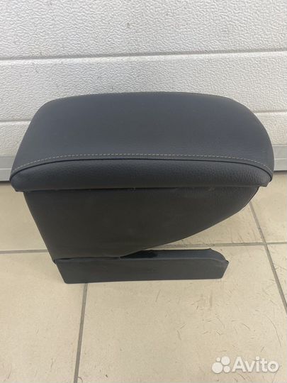 Подлокотник Polo/Rapid