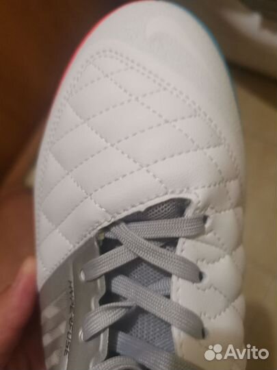 Футбольные бутсы для мини-футбола