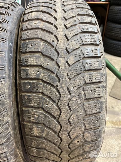 Bridgestone Blizzak Spike-01 235/65 R17 108T