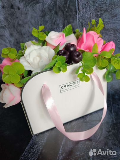 Пионы, розы. Букеты на 1 сентября из мыла