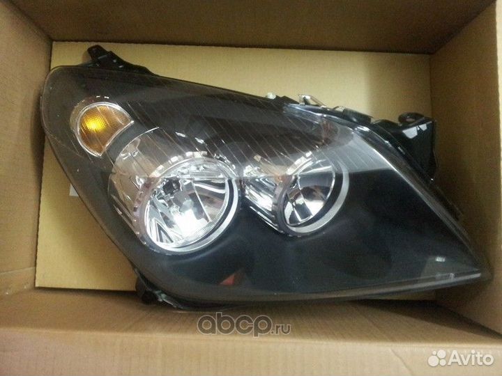 Фара правая Opel Astra H (черная)