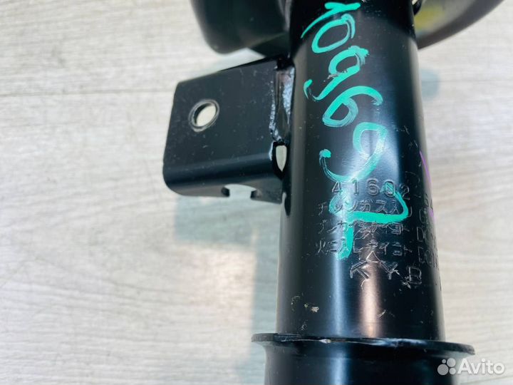 Стойка передняя левая Grand Vitara 05-16