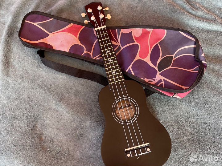 Укулеле с чехлом