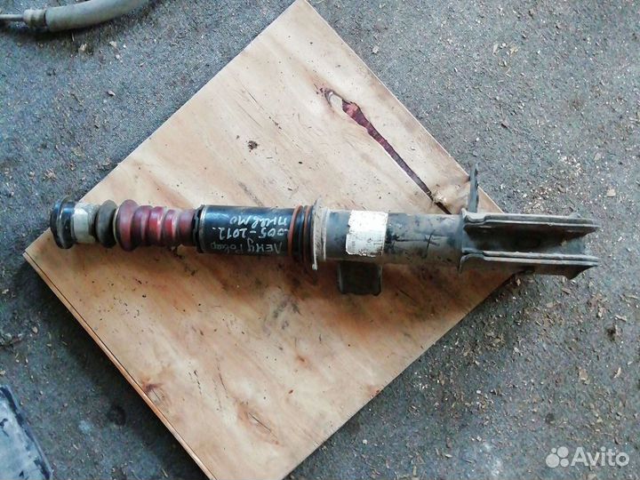 Стойка пневмоамортизатор lend rover 2005-2012