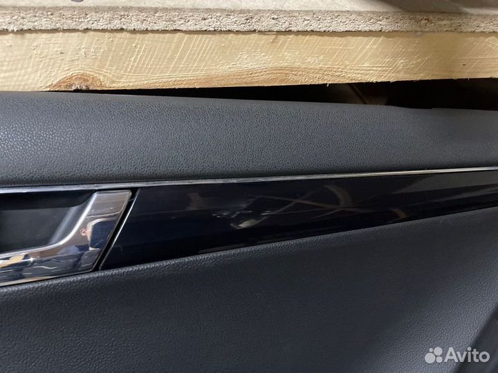 Обшивка боковой двери задняя правая Mercedes-Benz