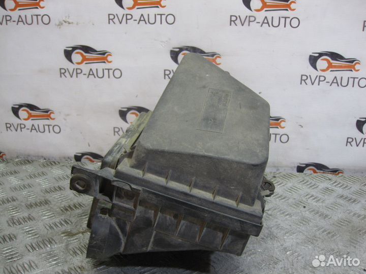 Корпус воздушного фильтра Mitsubishi Carisma 1.8