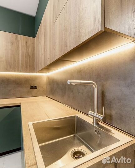 Кухня до потолка угловая