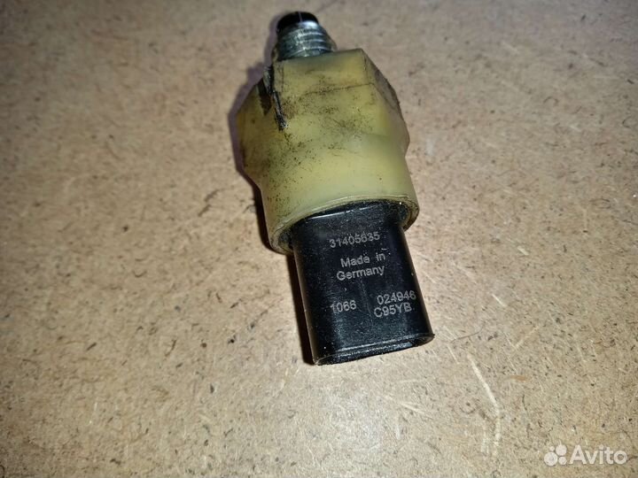 Датчик давления масла Вольво Volvo 2.0 31405635