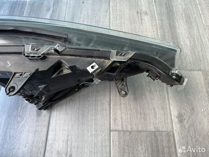 Фара левая RAV 4 XA 50