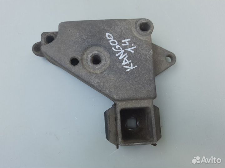 Кронштейн двигателя правый Renault Kangoo