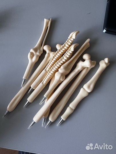 Ручки шариковые в виде костей