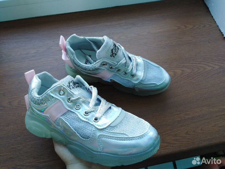 Кроссовки новые