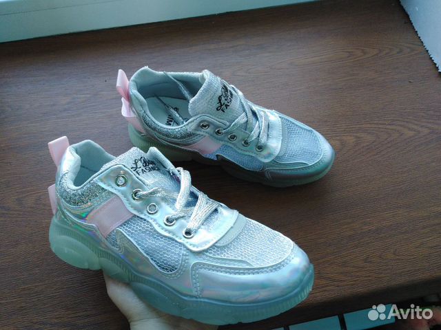 Кроссовки новые