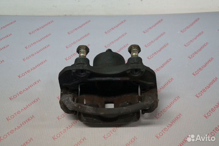 Nissan 41001-AU001 Суппорт тормозной правый