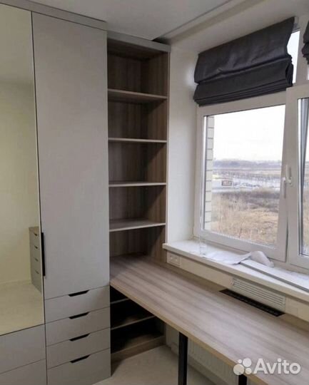 Рабочая зона у окна