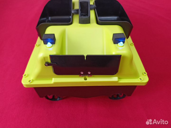 Прикормочный кораблик Tyfun с GPS