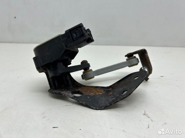 Датчик высоты дорожного просвета Audi A8 D3