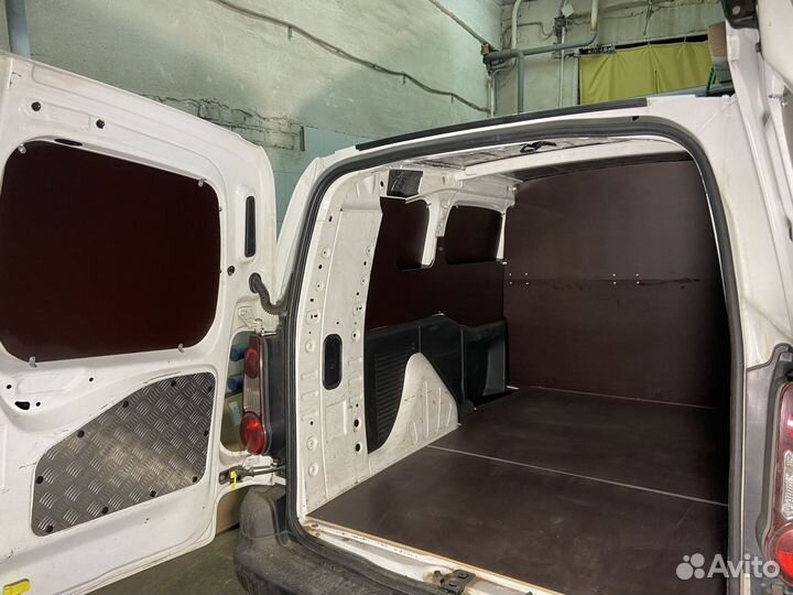 Обшивка кузова Пежо Партнер/Ситроен Берлинго