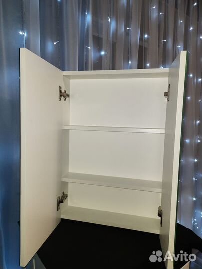 Шкафчик зеркальный